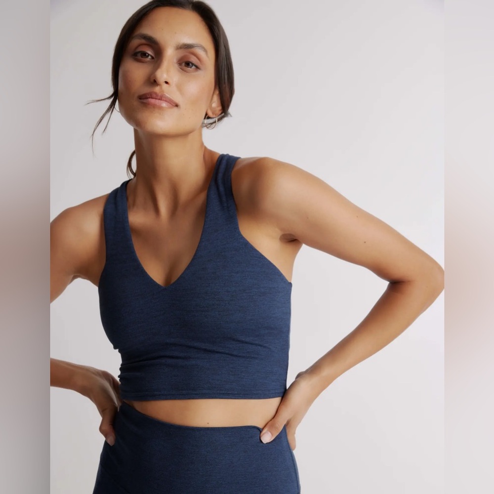 - Quince Ultra-Soft V-Neck Cropped Tank NWT Heather Navy sports bra small